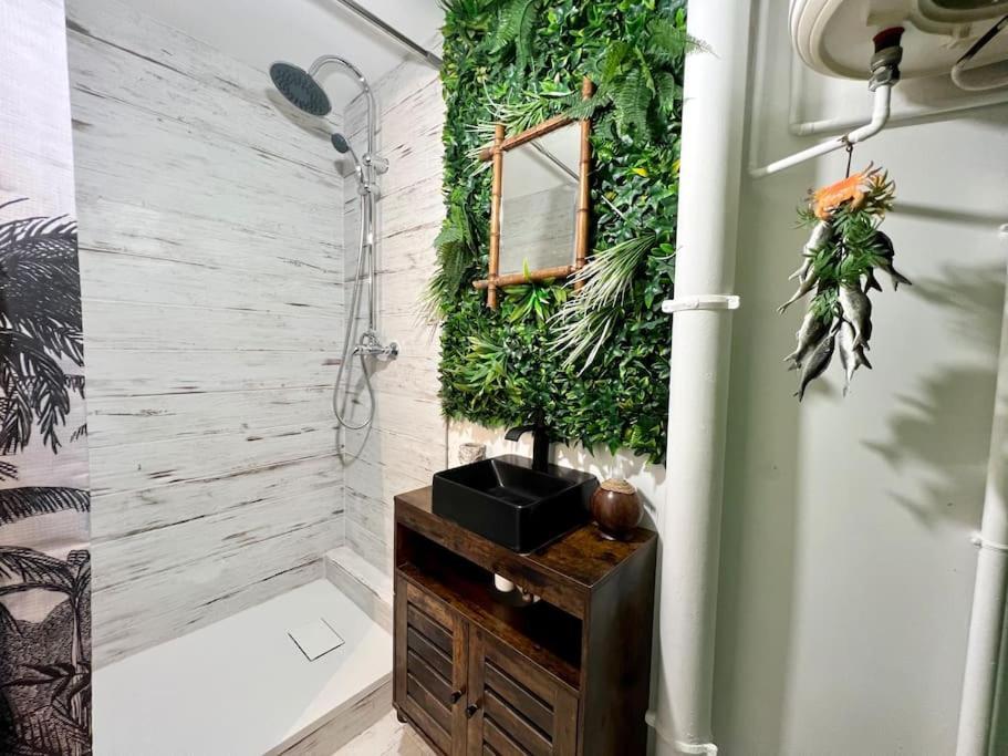 Nuit Dans La Jungle - Love Room Souppes-sur-Loing ภายนอก รูปภาพ